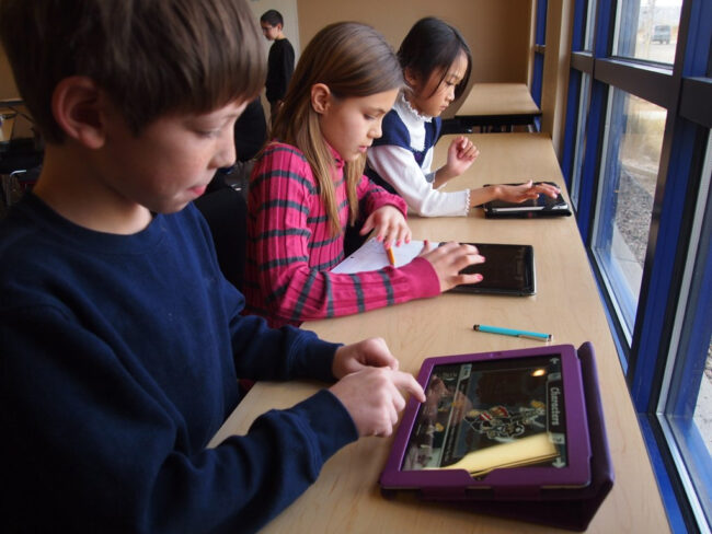 School_children_with_iPads_(6660064659)