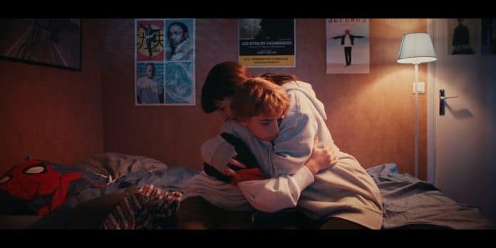 03_Montage_Backroom-Casting_221219.00_02_18_05.Still010-696×392