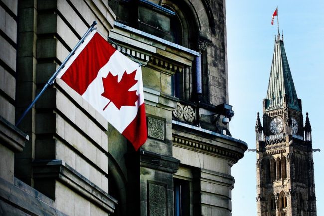canada flag parlement