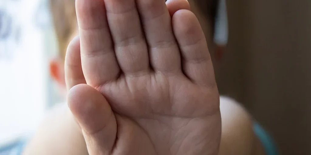 the-hand-hand-child-people-c92f2c-1024