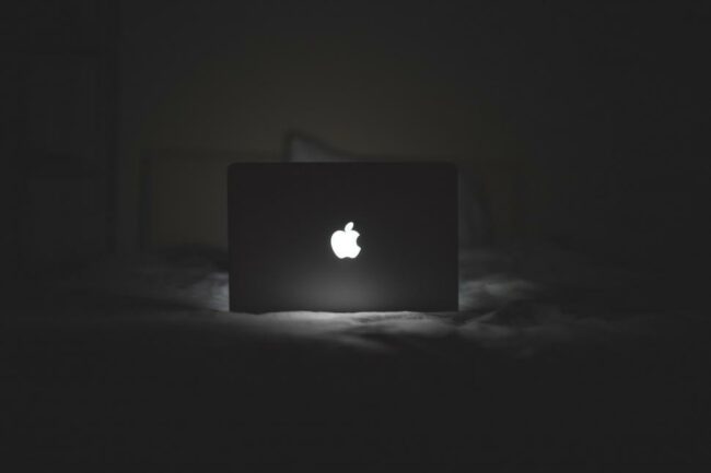 apple-laptop-on-bed-in-dark